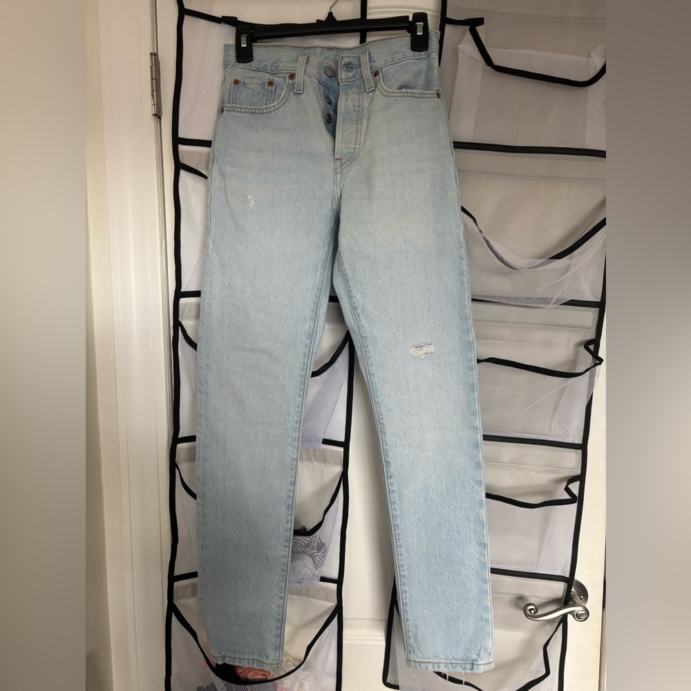 Levi’s 501 Skinny Jeans slightly distress